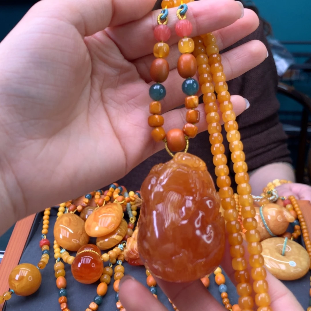 蜜蜡未镶嵌颈饰貔貅