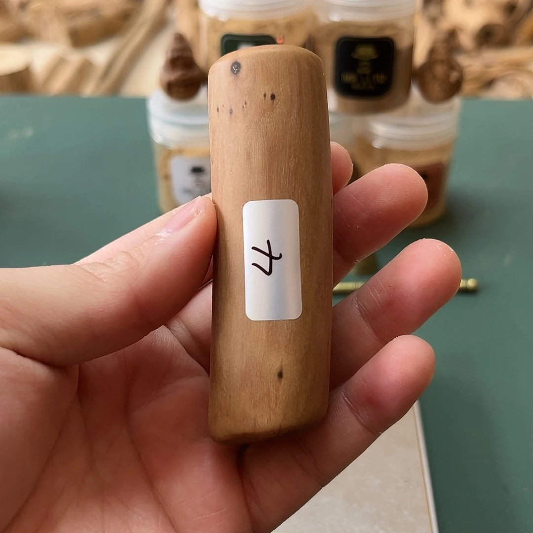 檀香木其他迈索尔正区老山檀手把件55克4号