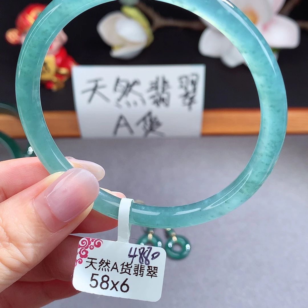 翡翠手镯（圆镯）未镶嵌