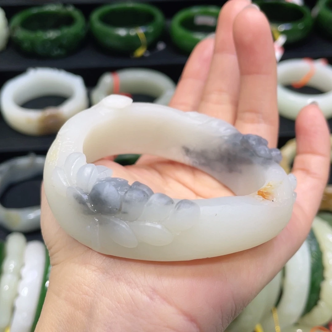 未镶嵌手镯和田玉25