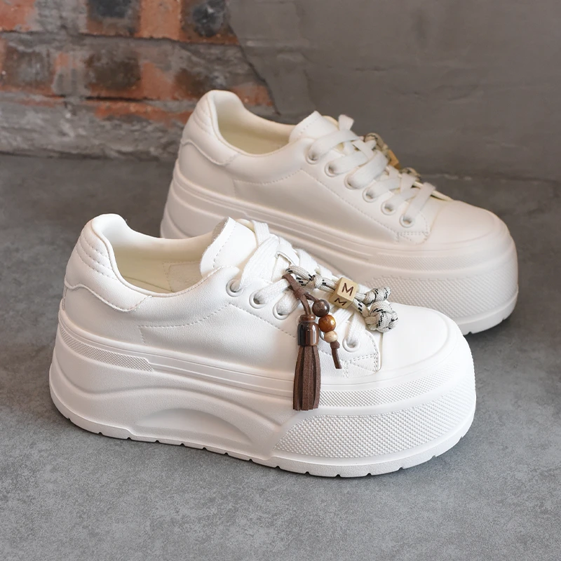 欧洲站女鞋超火爆款休闲运动板鞋2025秋季新款超好看面包小白鞋潮