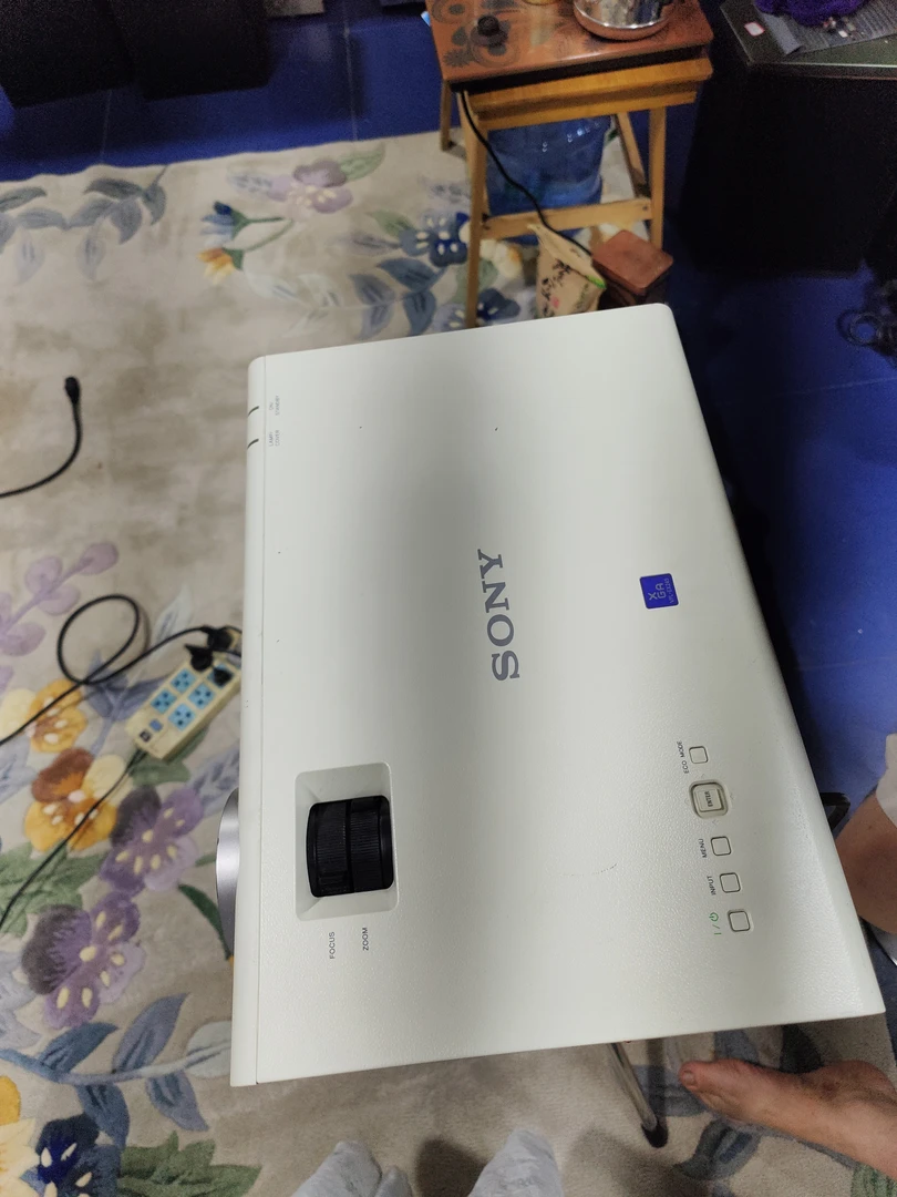 8新  二手索尼EX245投影，出图，偏黄，不带线材，不包邮，不退不换