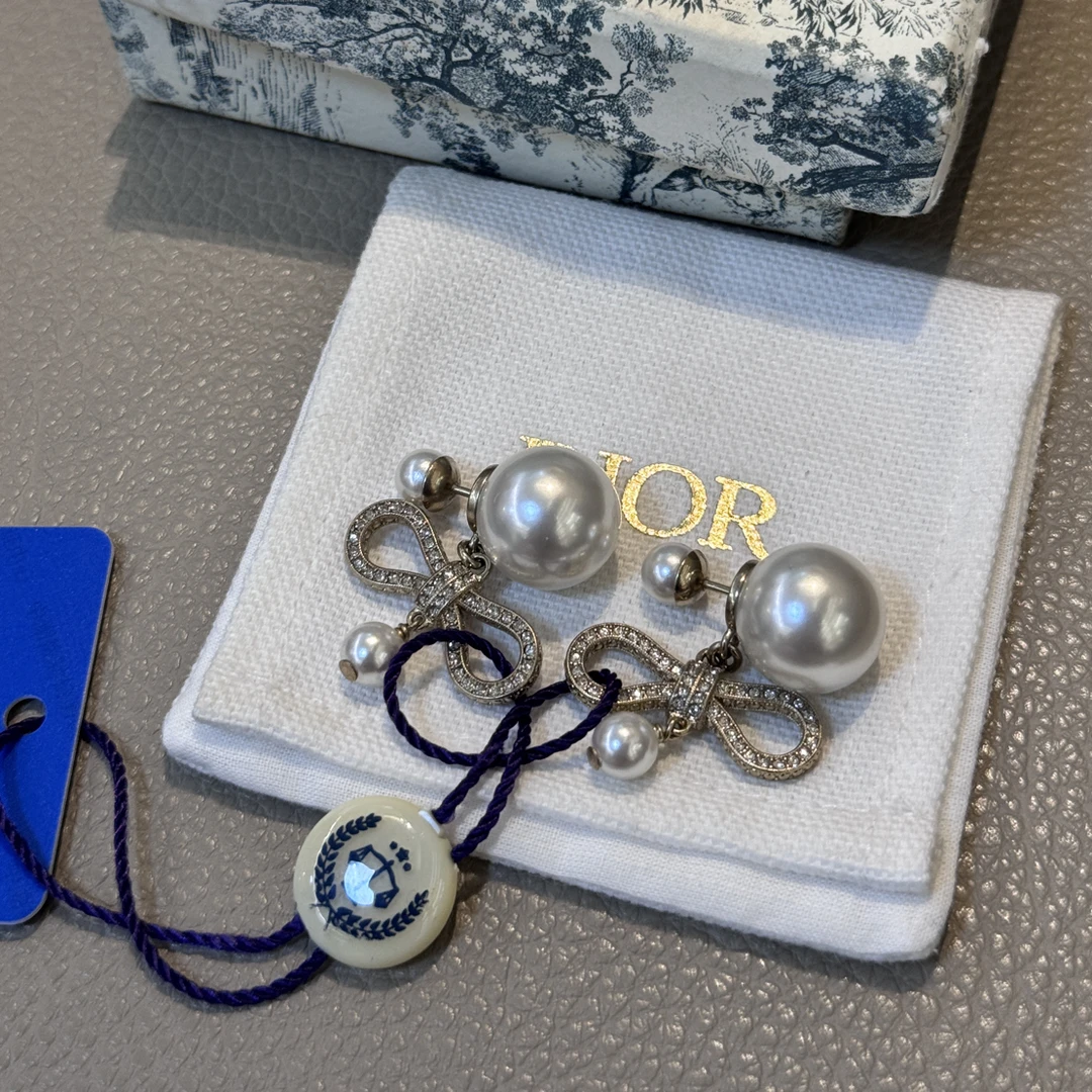 95新 DIOR/迪奥 Lumi外场-25早春满钻蝴蝶结耳钉