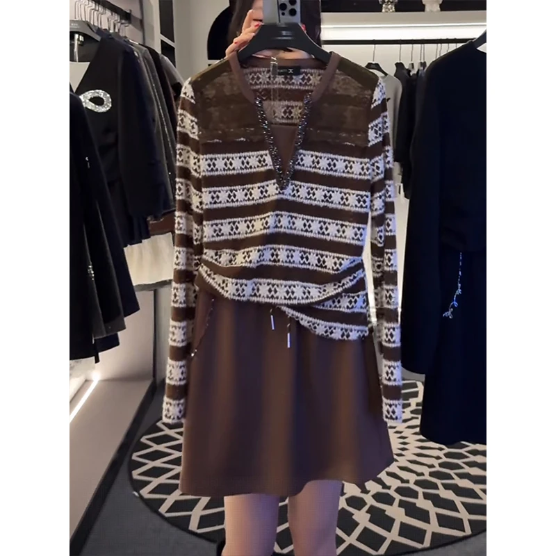 轻奢法式小香风套装女2025秋季新款烫钻条纹针织上衣+短裙两件套