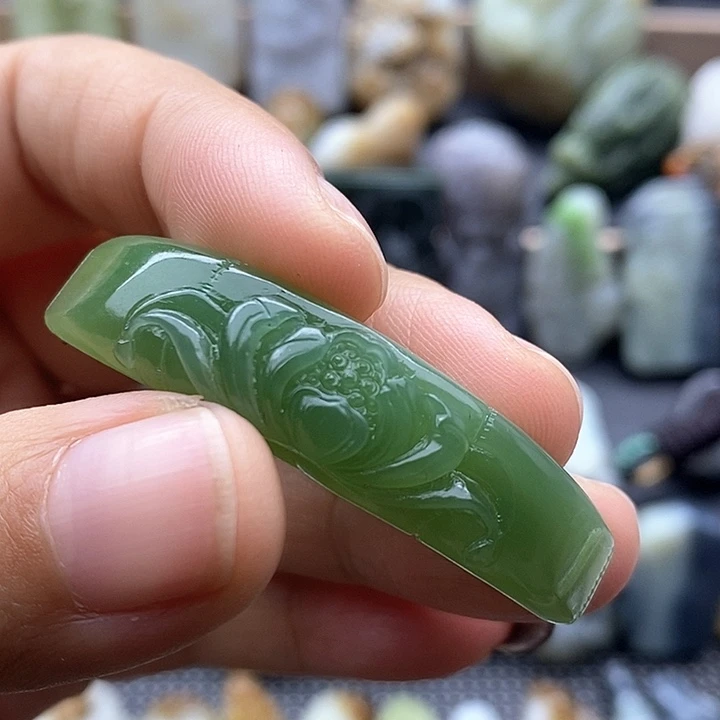 颈饰未镶嵌和田玉（糖玉）