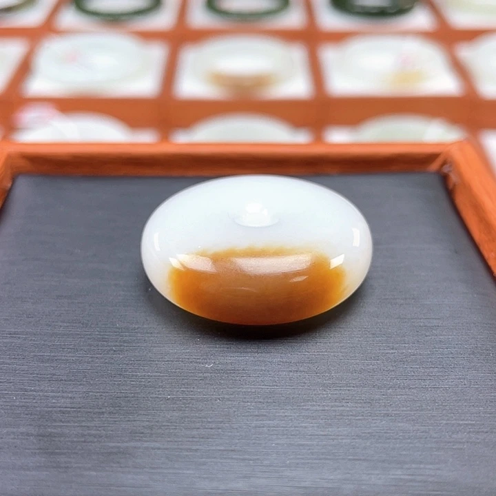颈饰未镶嵌和田玉糖白羊脂级