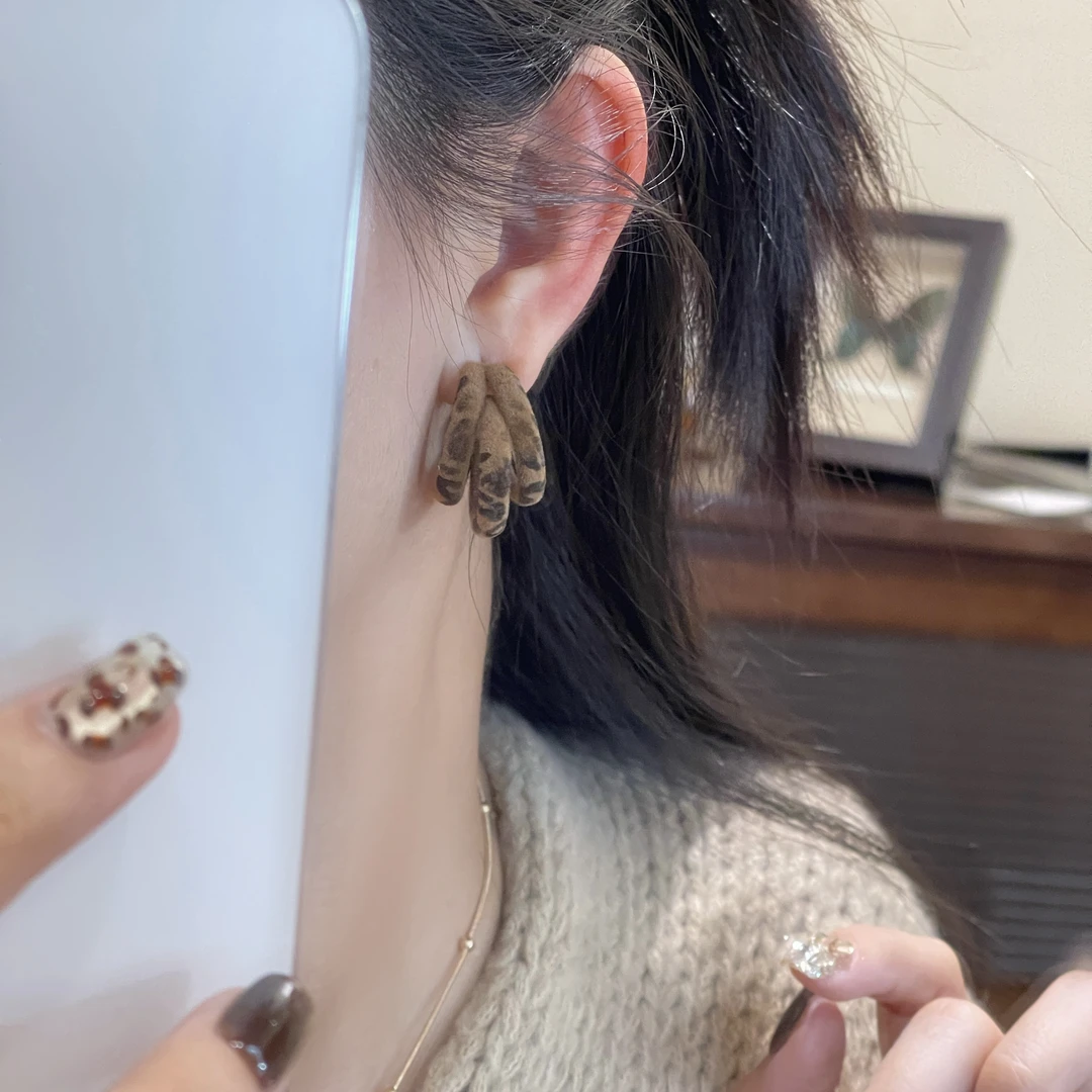 多层C形豹纹秋冬轻奢高级感气质大气法式耳饰A-277