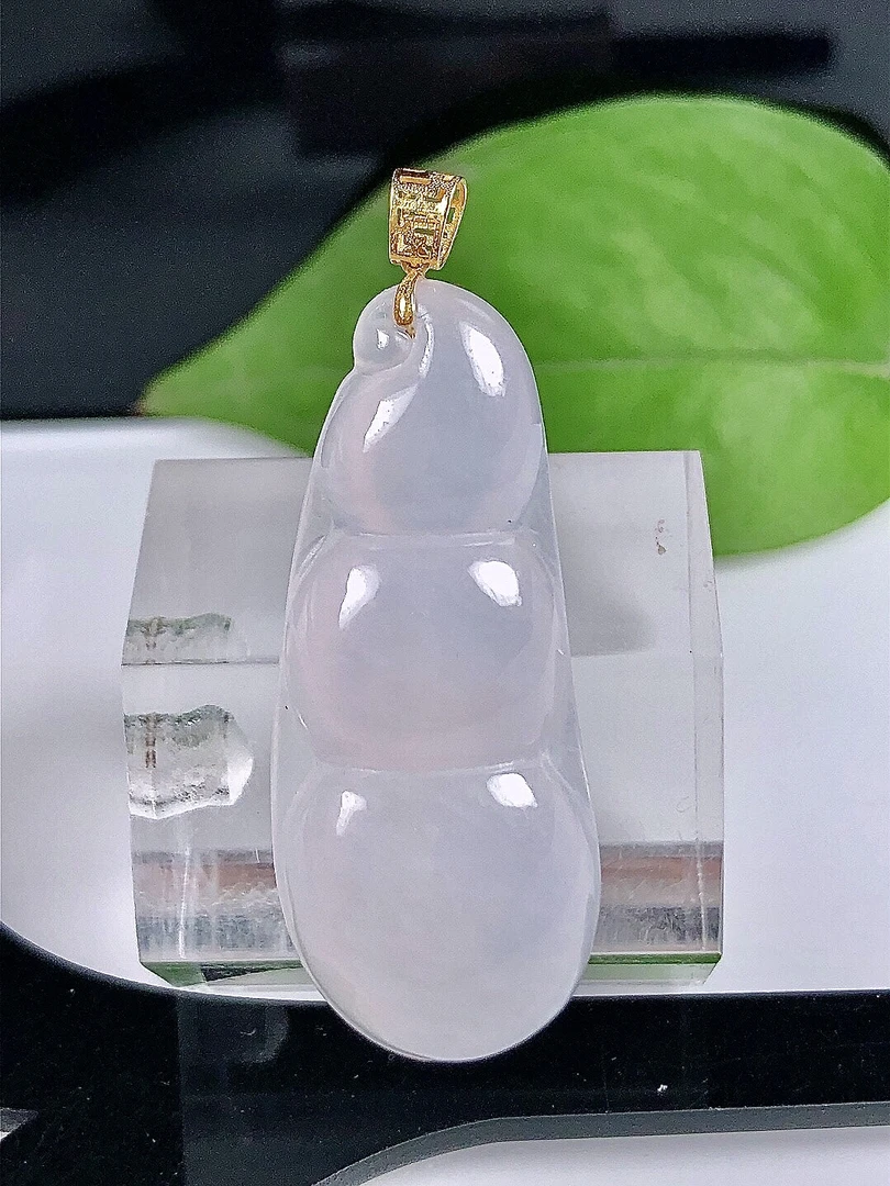 缅甸天然翡翠A货，18K金扣镶嵌冰种淡紫福豆吊坠、冰透素雅保真挂坠