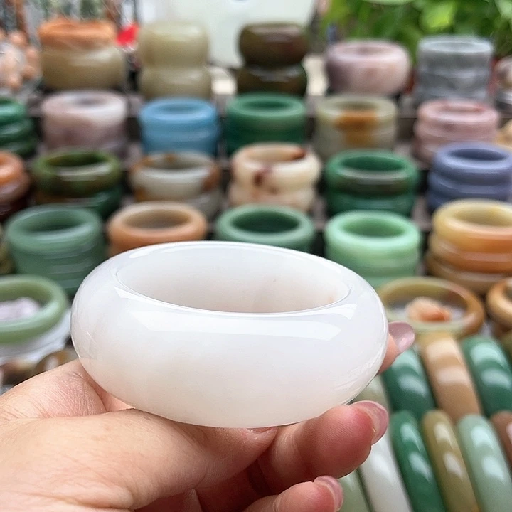 石英质玉手镯未镶嵌