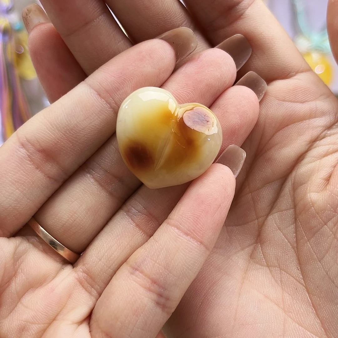 未镶嵌琥珀裸石爱心