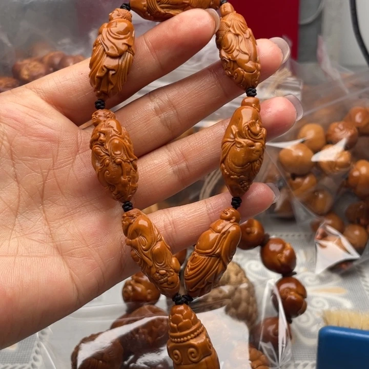 橄榄核手串雕刻艺术