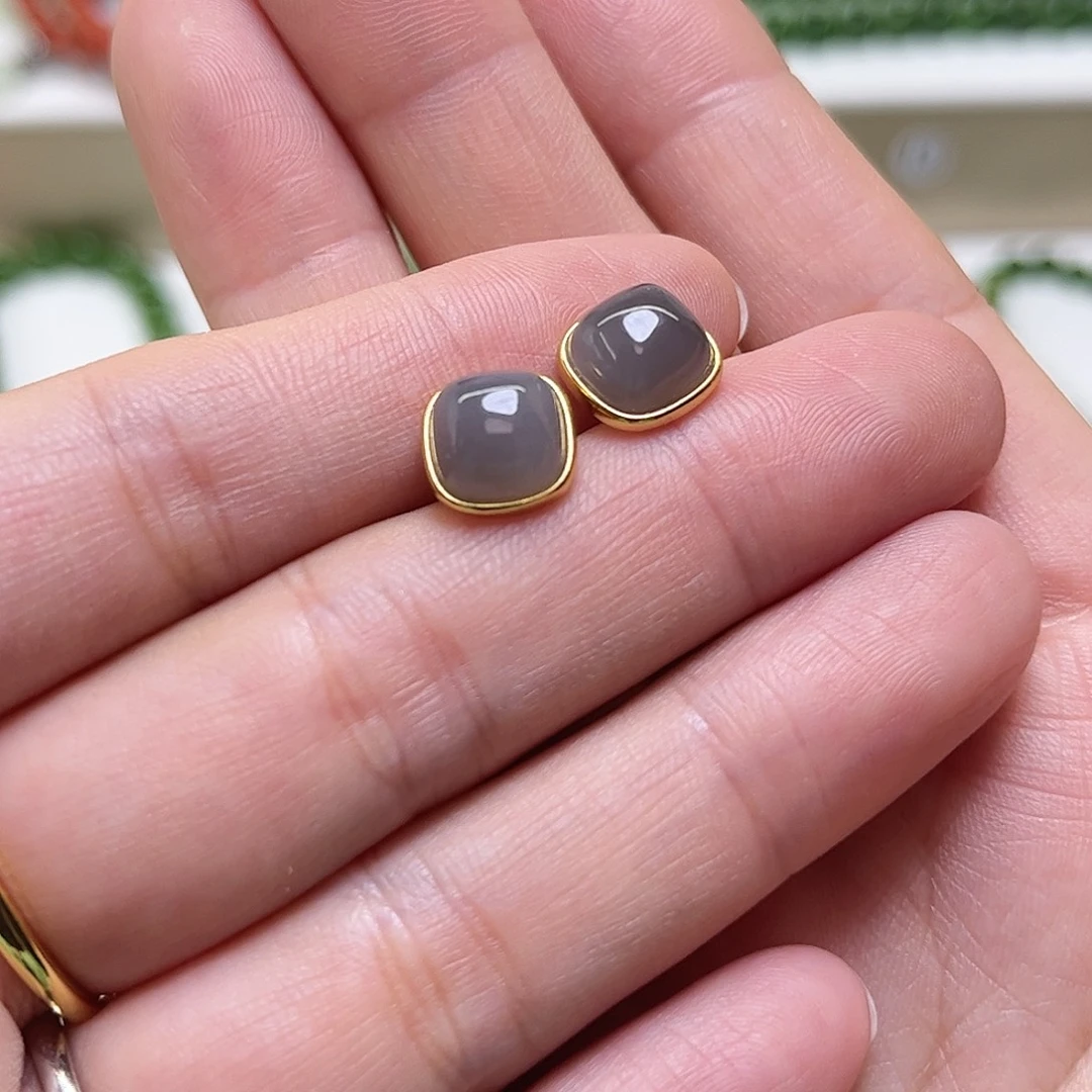 Z***豆和田玉银S925镶嵌耳饰