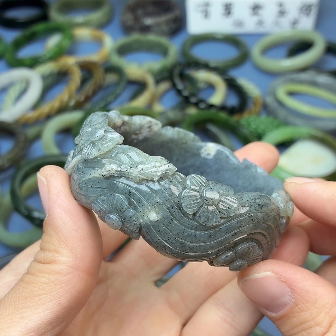和田玉未镶嵌手镯016，圈口57.8mm梅花镯