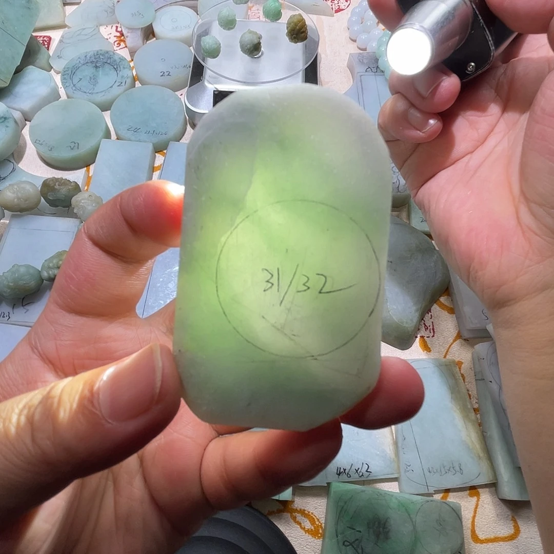 翡翠未镶嵌颈饰天然缅甸A货翡翠毛料