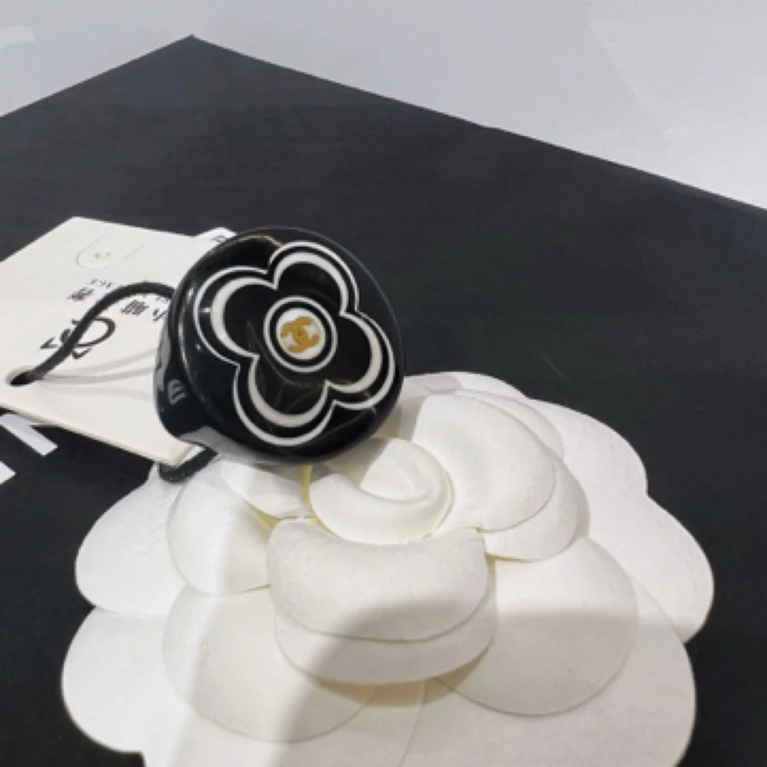 90新 Chanel/香奈儿 黑色四叶草亚克力戒指 52码复古时尚气质