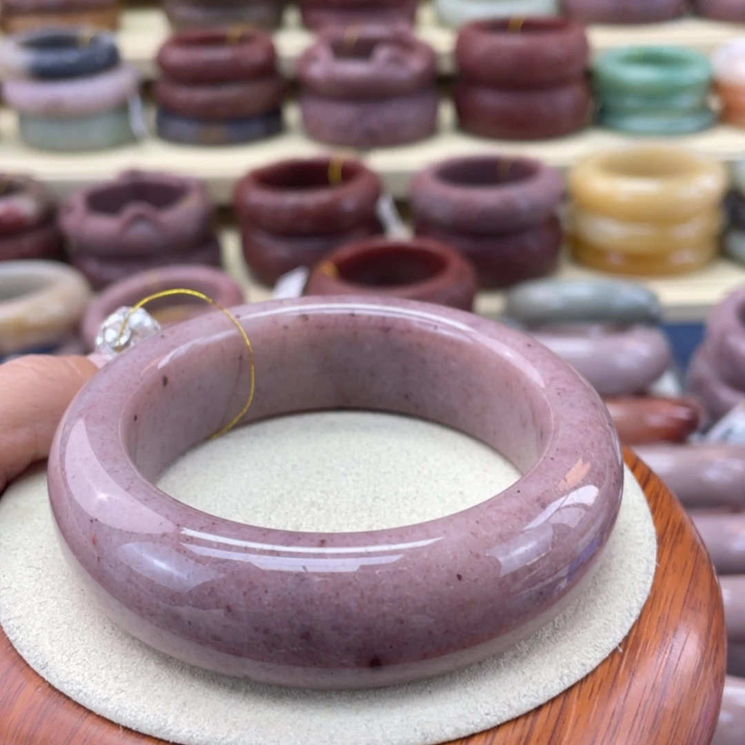 【闪购商品】石英质玉手镯未镶嵌一**伴