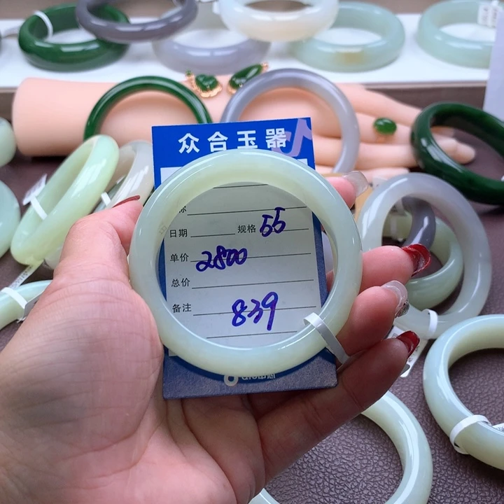 和田玉手镯未镶嵌小*e