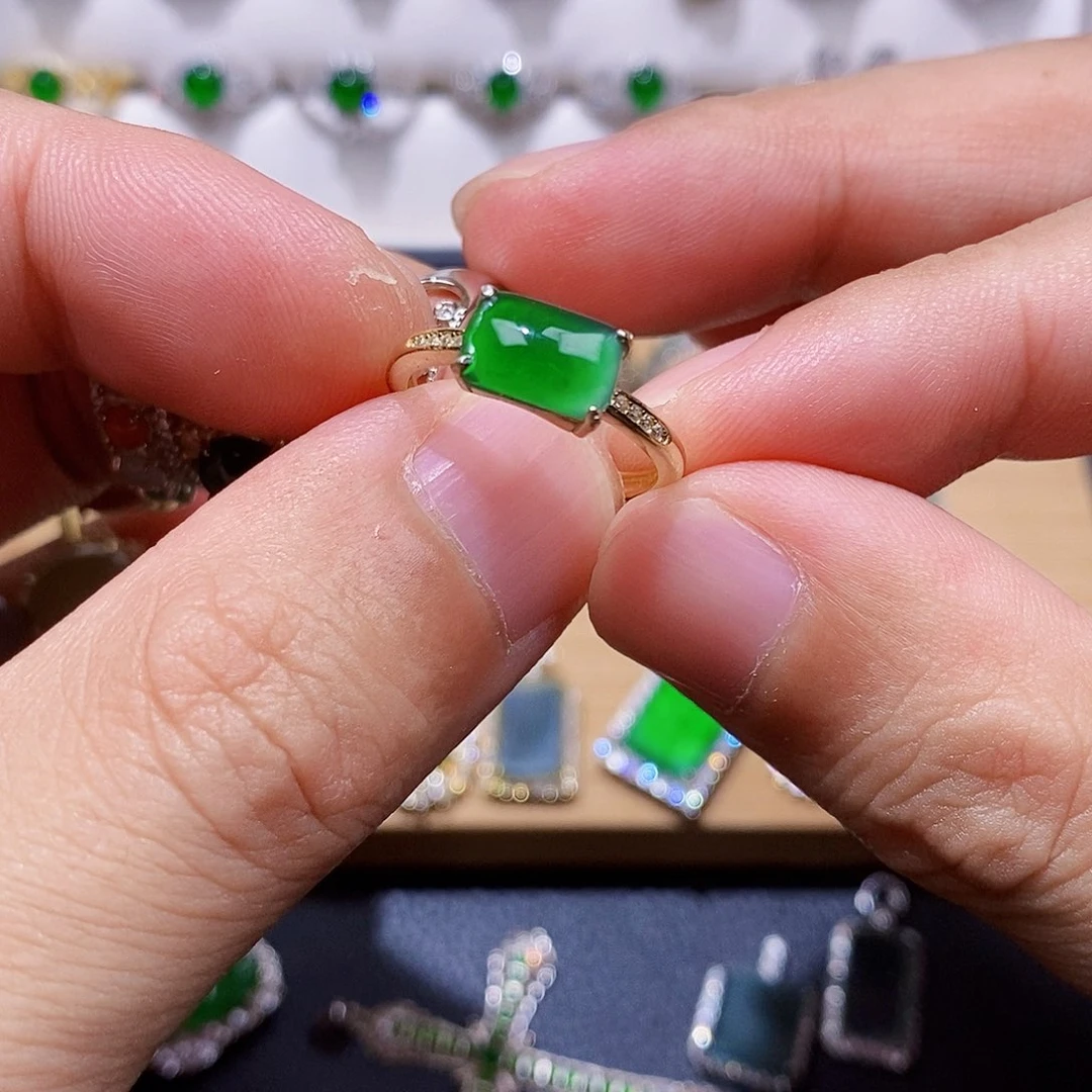 银S925镶嵌戒指翡翠是戒指