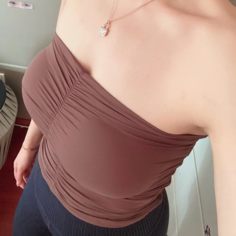 五米褶皱抹胸短款上衣性感露肩设计感显瘦外穿打底背心