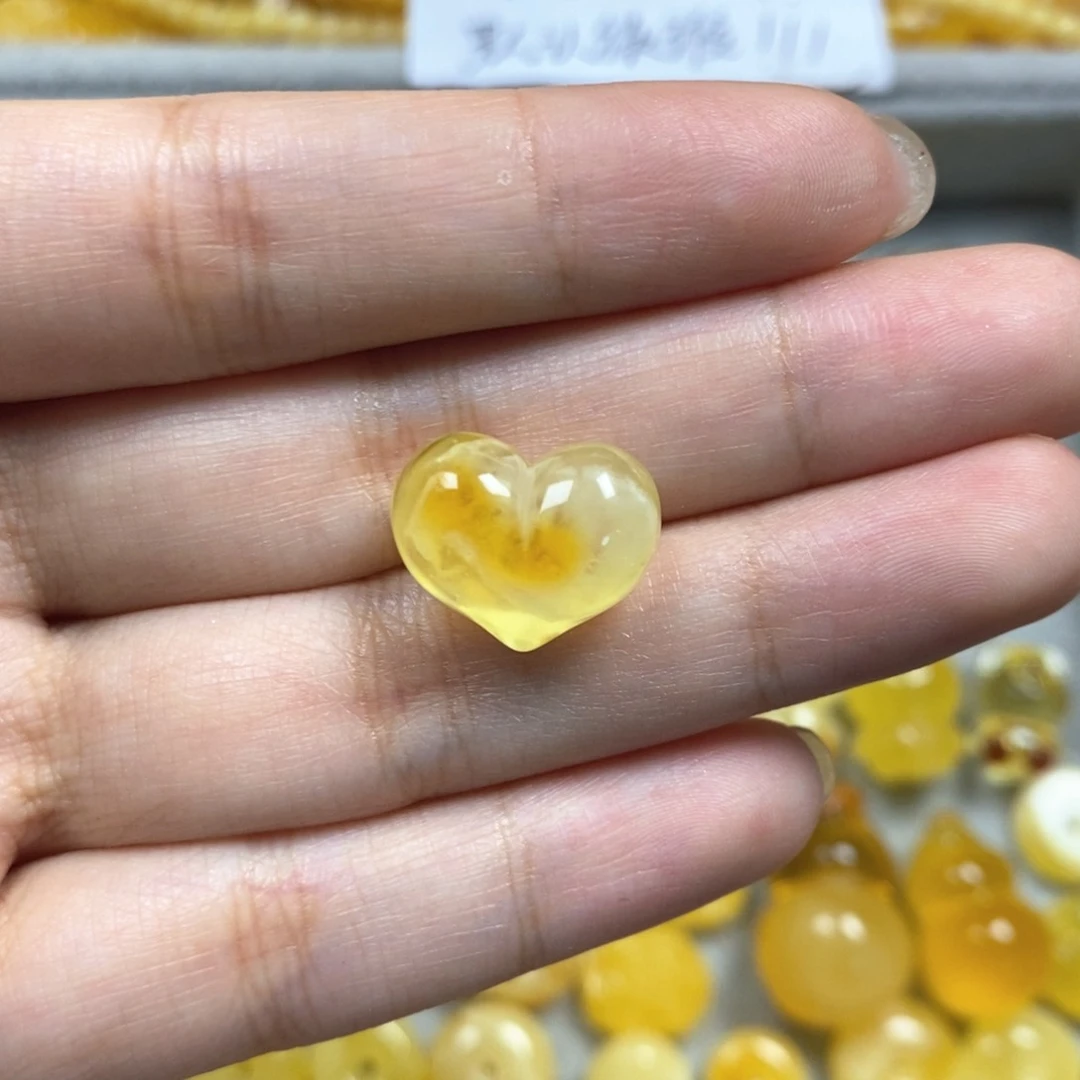 未镶嵌颈饰琥珀屁桃