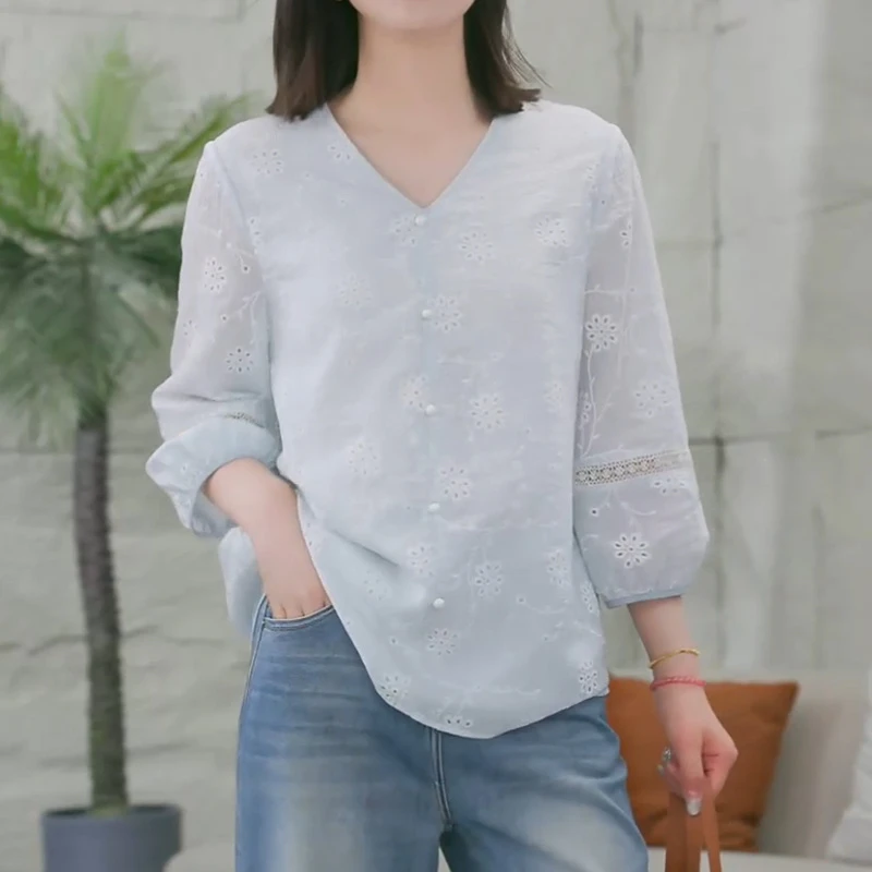 薄款设计感V领七分袖蕾丝衬衫女2025夏季新款时尚显瘦宽松小衫