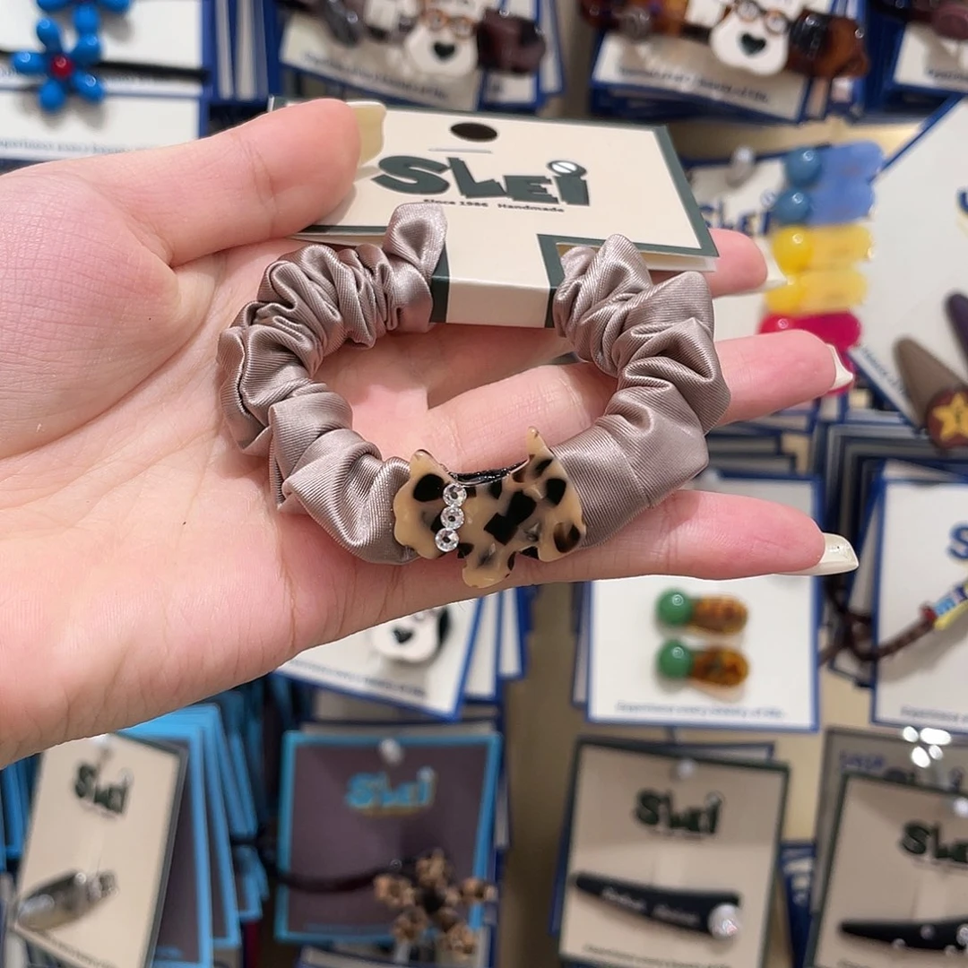 布艺非金属浅咖色豹纹狗面膜