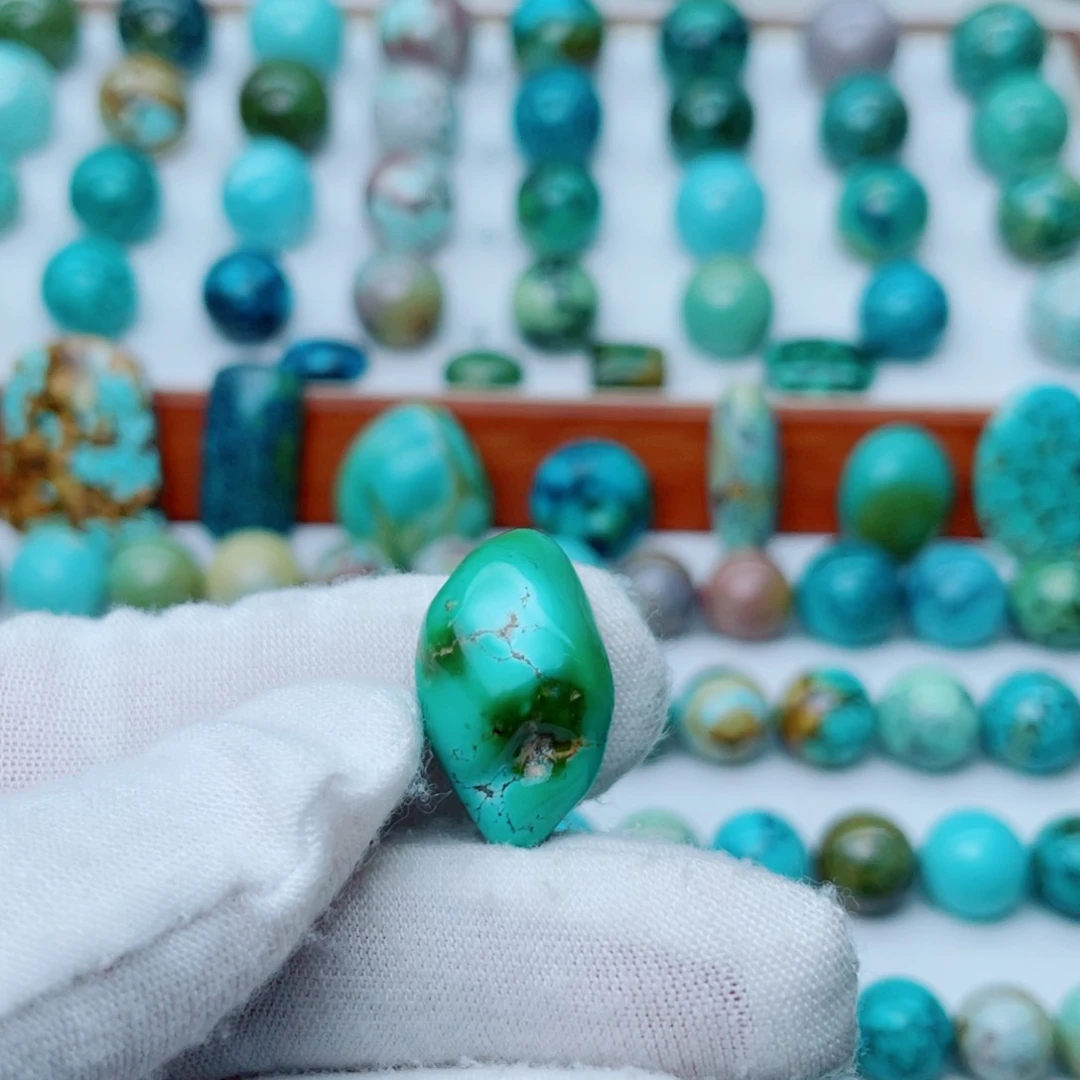 未镶嵌绿松石珠宝奇石