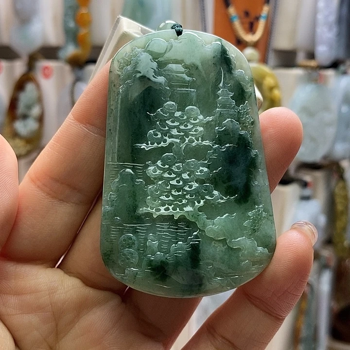 翡翠未镶嵌颈饰山水