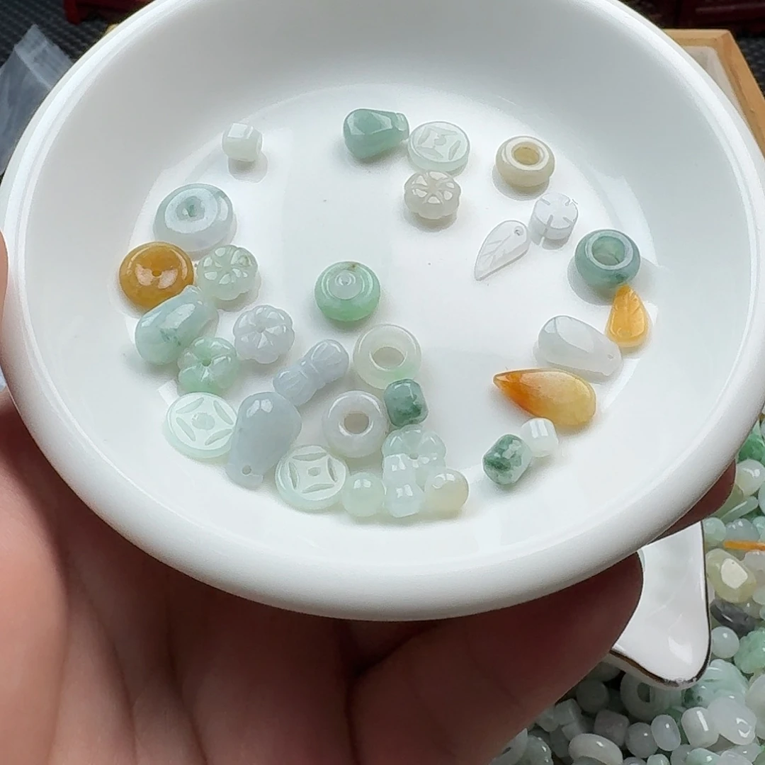 忆***作翡翠挂件未镶嵌翡翠