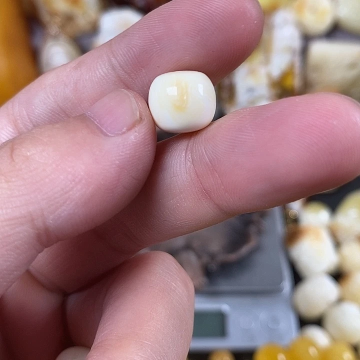 光***影未镶嵌琥珀裸石我