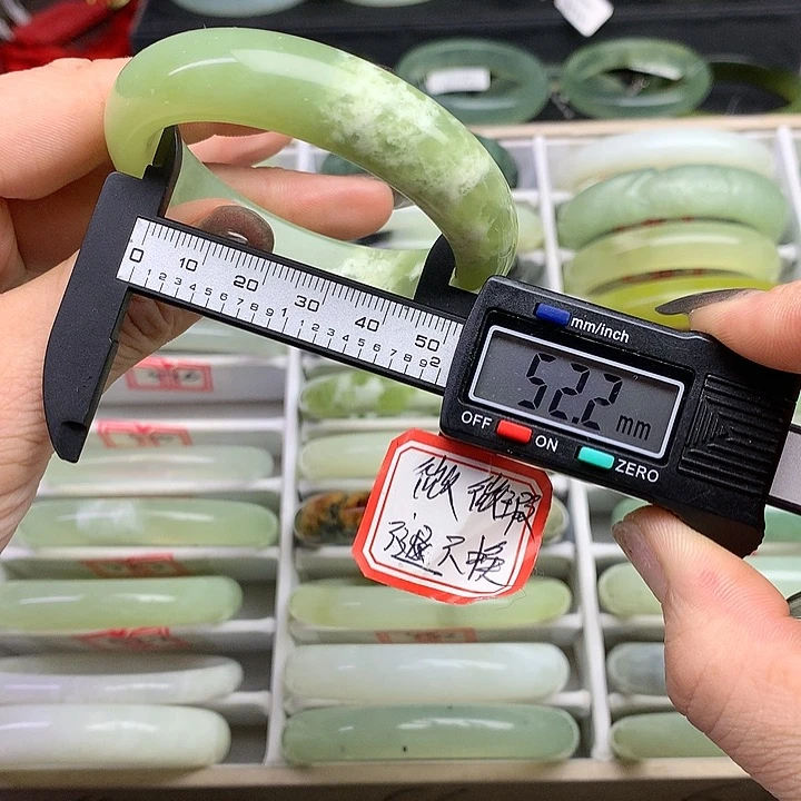 蛇纹石玉手镯未镶嵌56