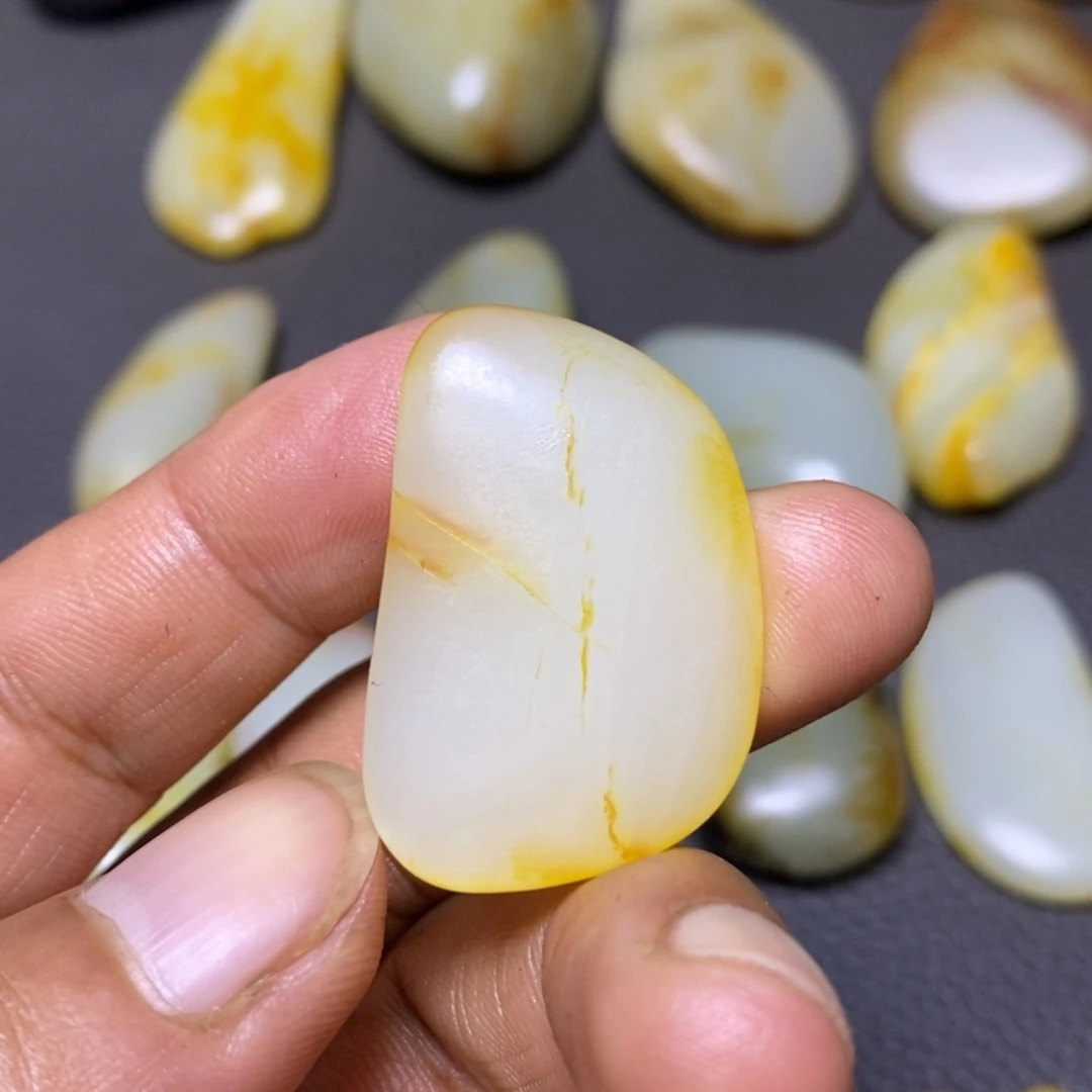 和田玉（糖玉）未镶嵌挂件