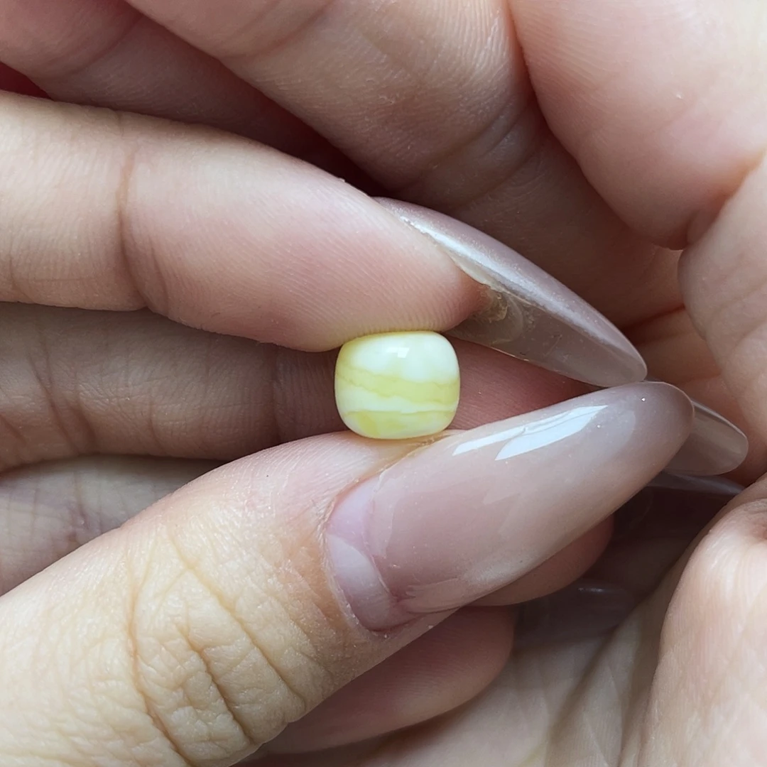 琥珀未镶嵌裸石8.5*7.3mm老型瑕