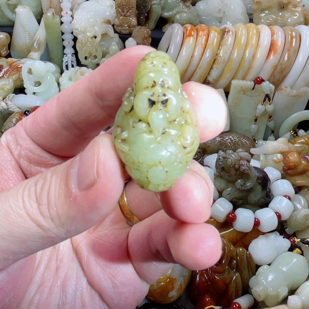 和田玉未镶嵌把件