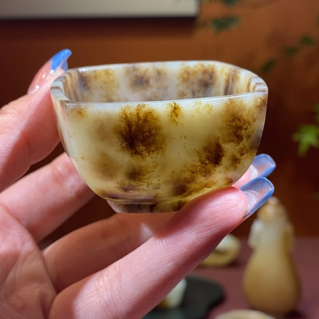 和田玉未镶嵌摆件草花主人杯