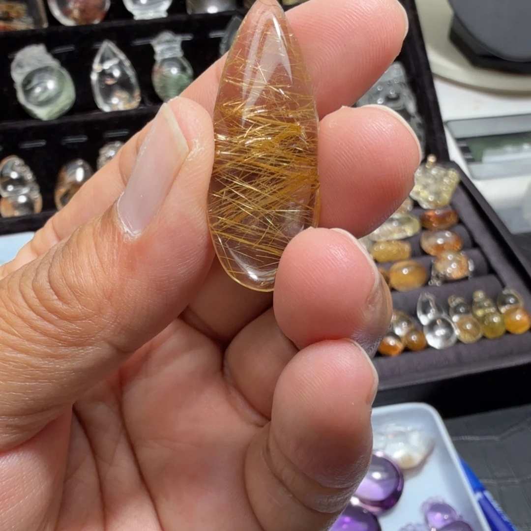 飞***姐颈饰未镶嵌水晶水晶