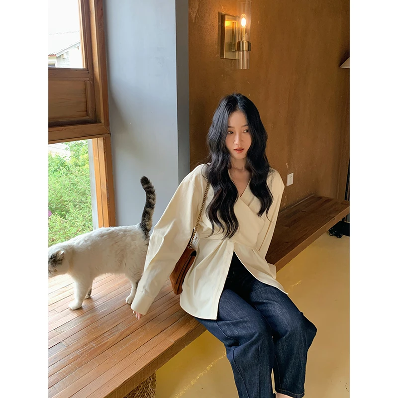 任小艺米杏设计感长袖衬衫女春秋新款v领上衣宽松绑带衬衣