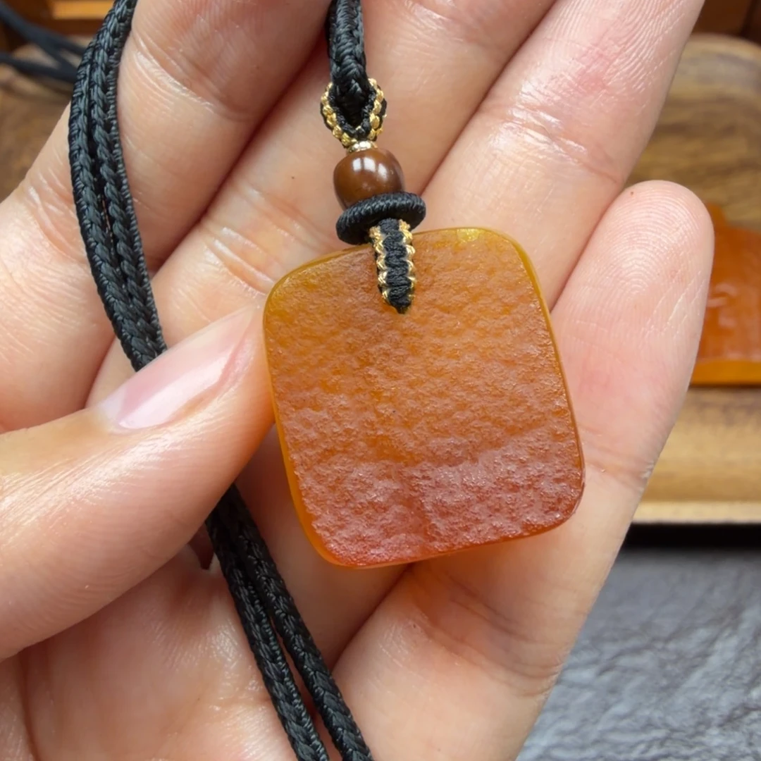 琥珀未镶嵌吊坠(赠链)