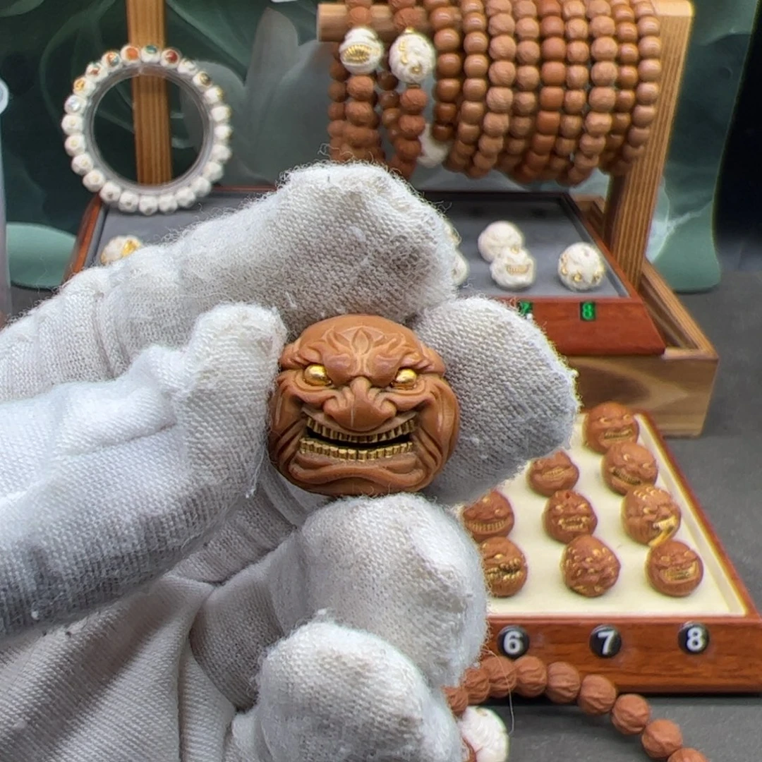 吊坠猴头核桃金牙