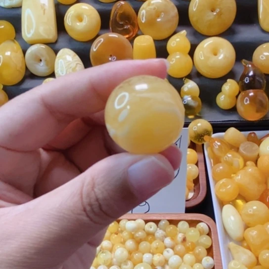 琥珀未镶嵌颈饰天然蜜蜡