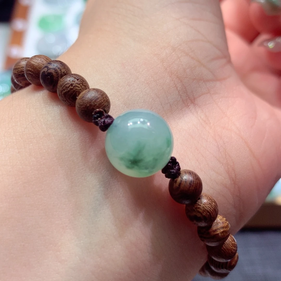 翡翠未镶嵌颈饰漏