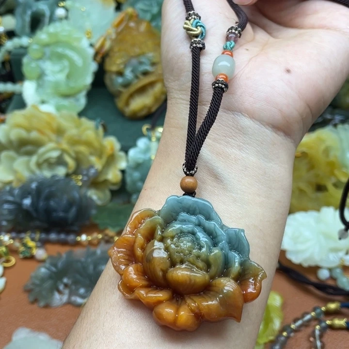 蛇纹石玉未镶嵌吊坠