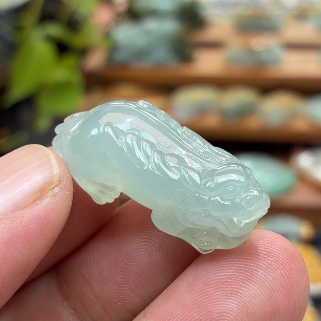 翡翠未镶嵌颈饰貔貅