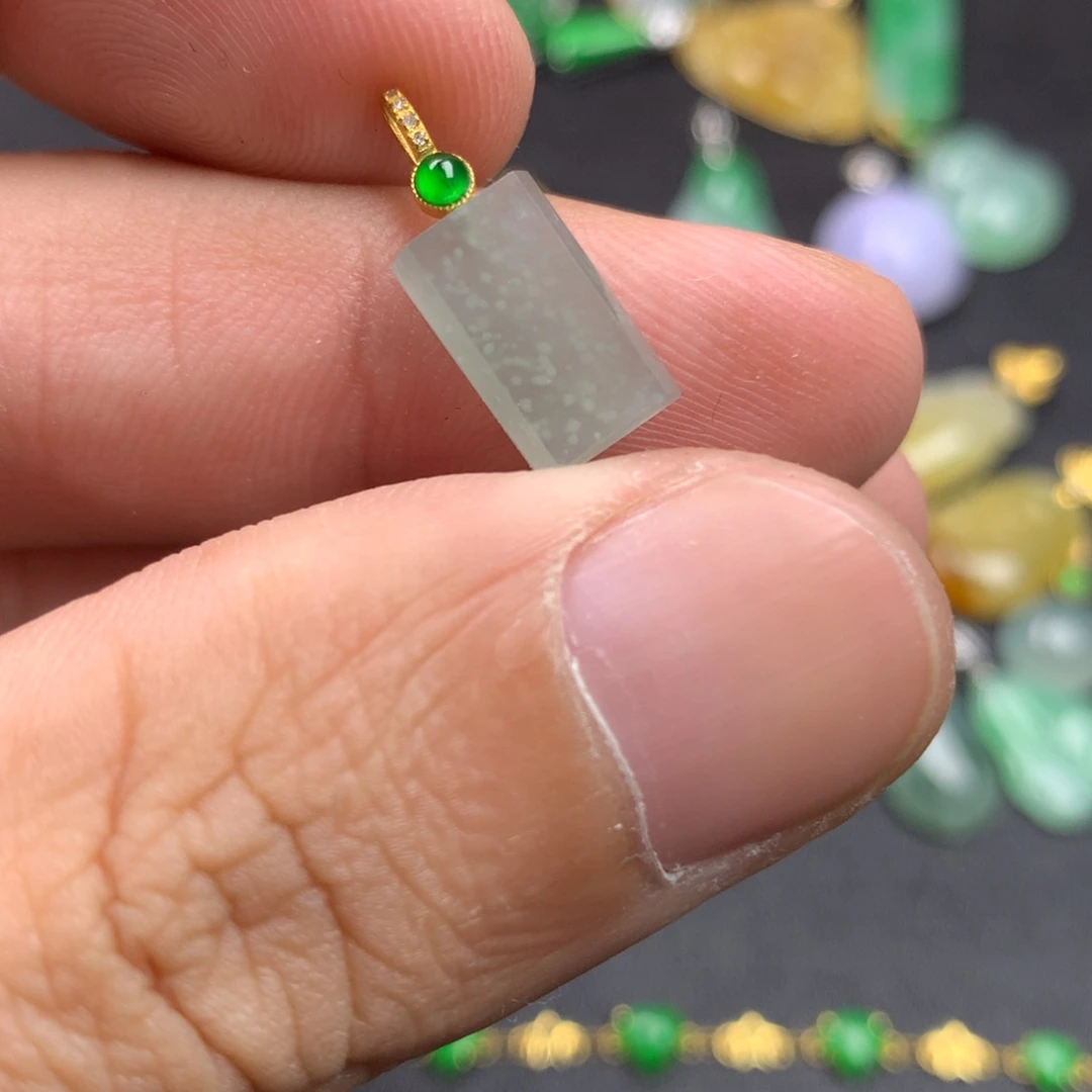 【闪购商品】颈饰18K金镶嵌翡翠翡翠