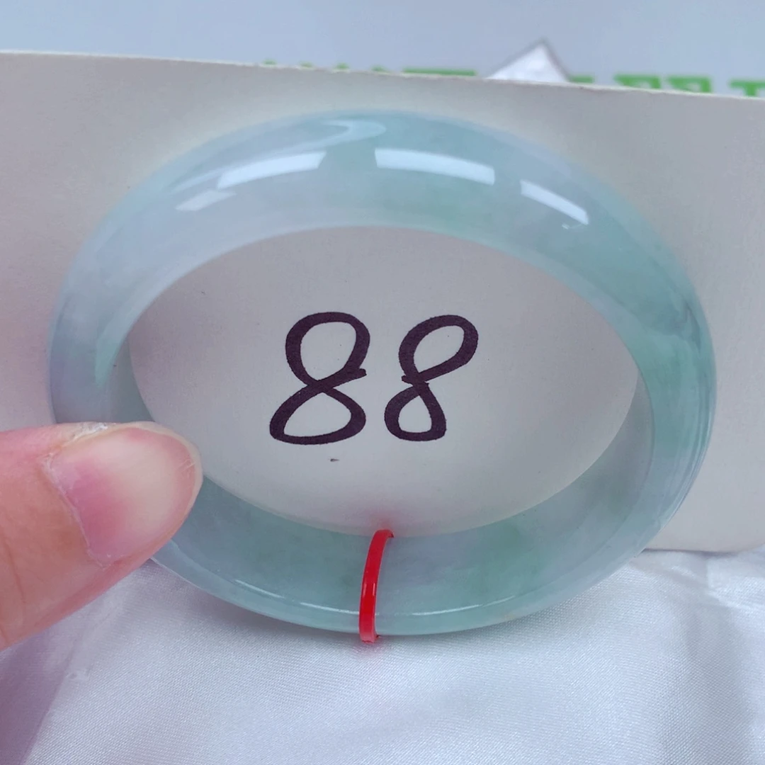 翡翠手镯未镶嵌翡翠
