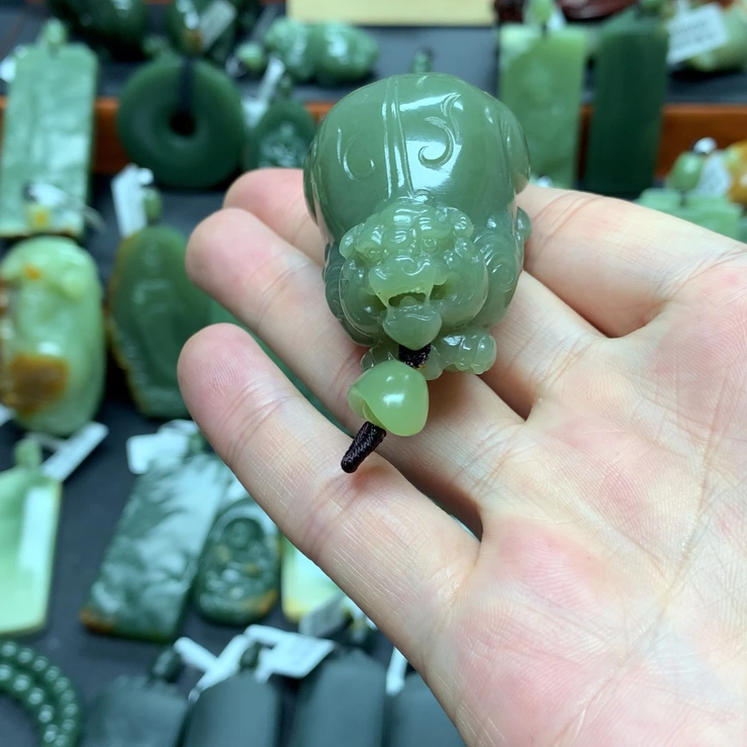 岫岩老玉（透闪石质玉）挂件未镶嵌雨**沾