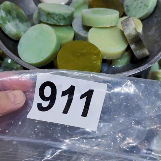 蛇纹石玉未镶嵌珠宝奇石