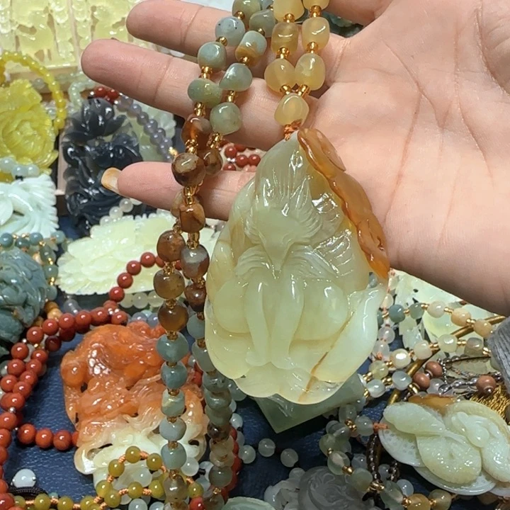 未镶嵌蛇纹石玉吊坠