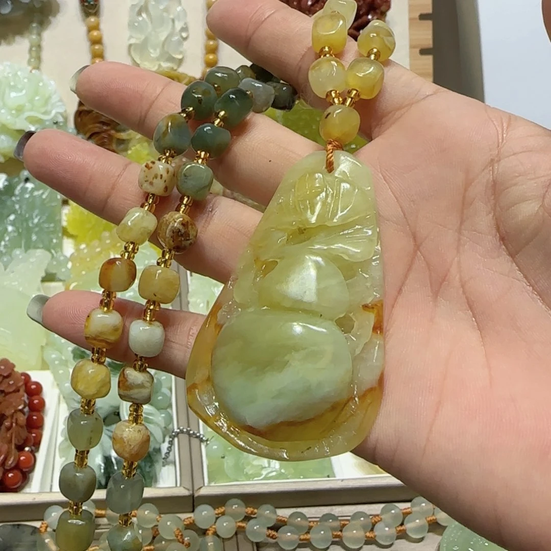 未镶嵌蛇纹石玉吊坠