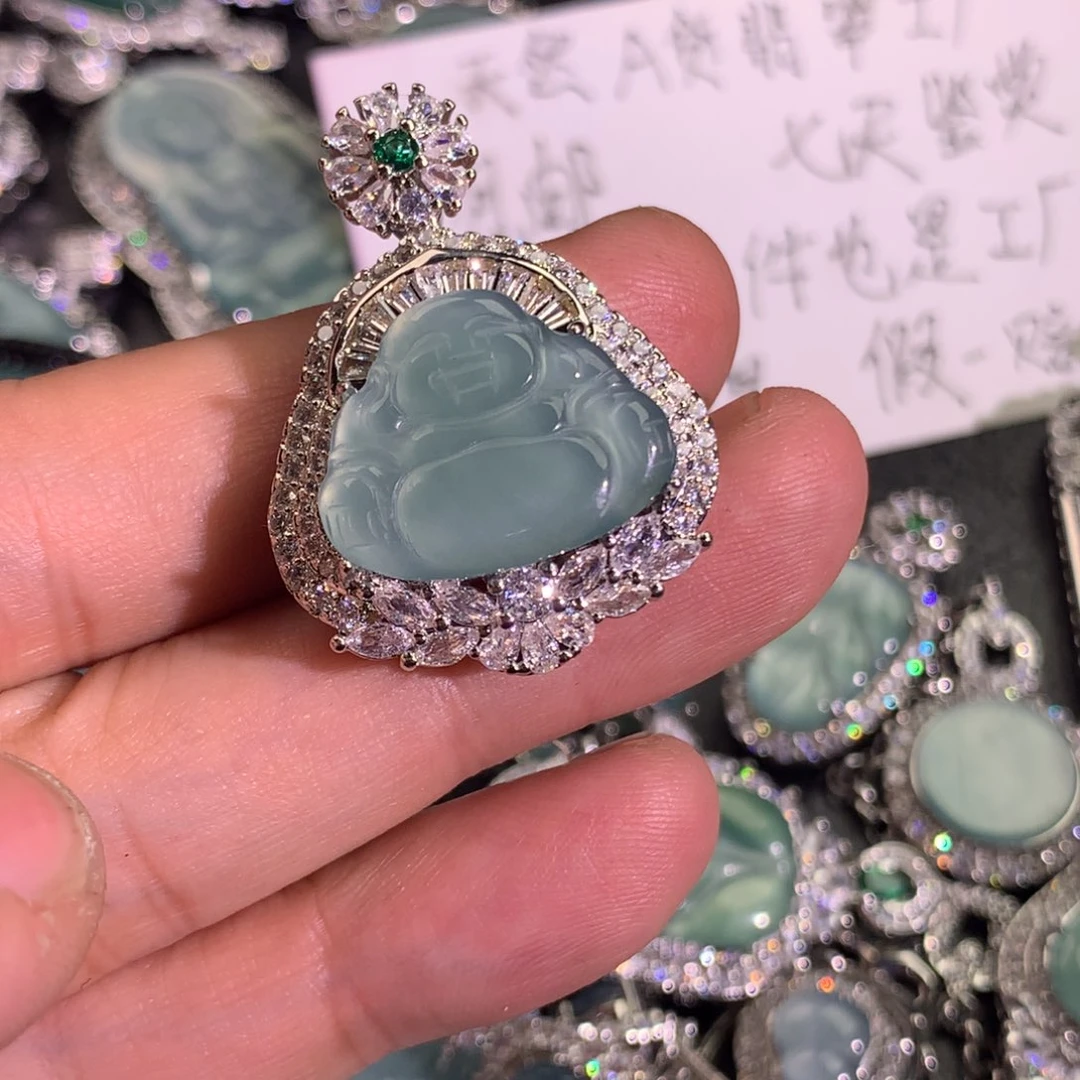 翡翠颈饰未镶嵌佛公
